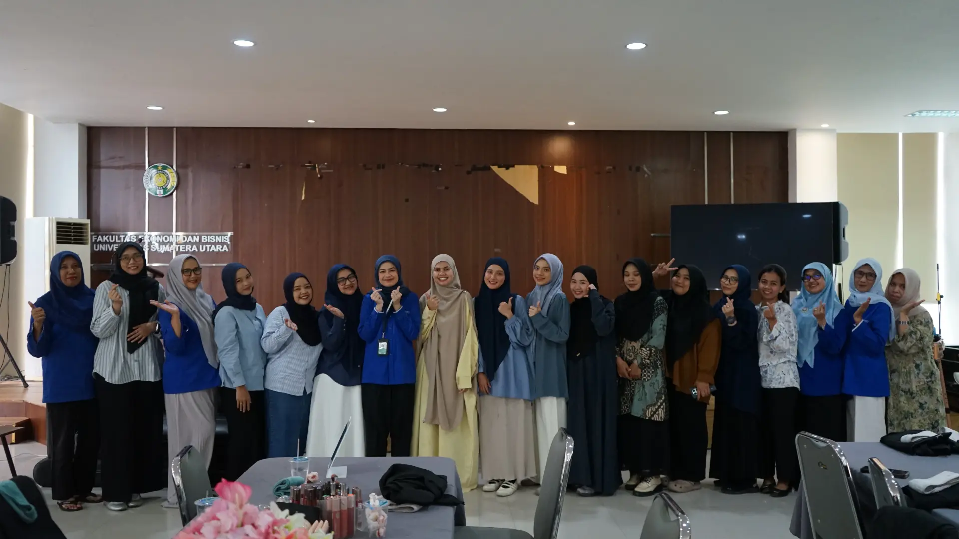 Dharma Wanita FEB USU Gelar Silaturahmi dan Beauty Class Bersama Wardah Cosmetic